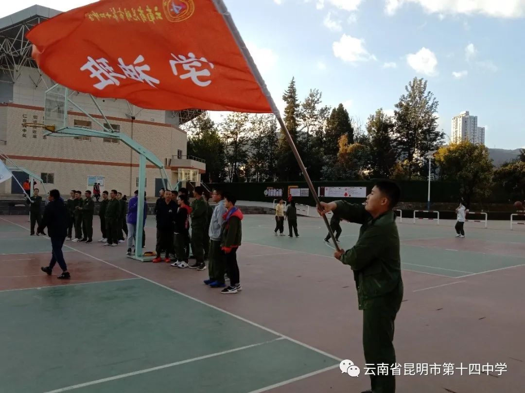 传球篮球运球技巧女生图片_传球篮球运球技巧女生视频_女生篮球运球传球技巧